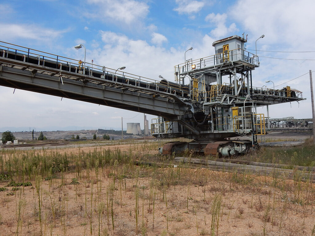 Used bulk conveyor belt and Beltwagon system for sale, providing efficient material handling and transportation of bulk materials.